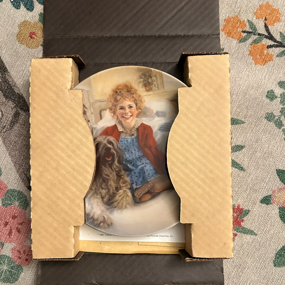 "Annie and Sandy"  Annie Collector's Plate Series